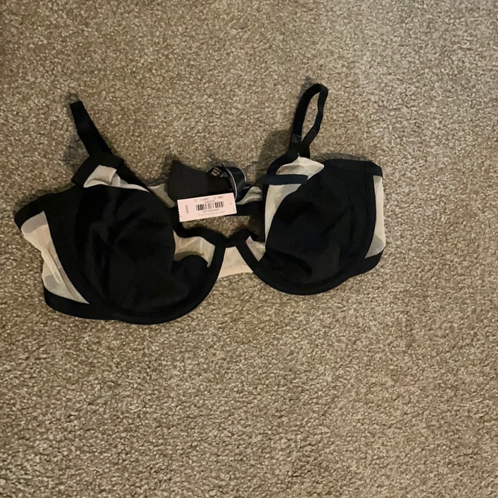 Victoria’s Secret bra size 32DD new with tags